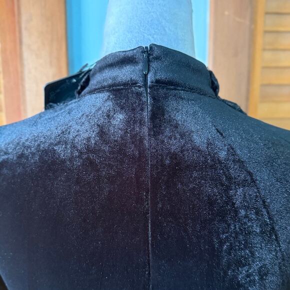 Dark in Love Black Velvet Undead Beloved Goth Victorian Vampire Dress - Picture 9 of 14